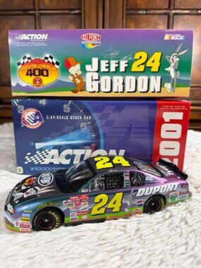 Vintage Jeff Gordon #24 Dupont Looney Tunes 2001 Monte Carlo 400 1:24 Scale Car